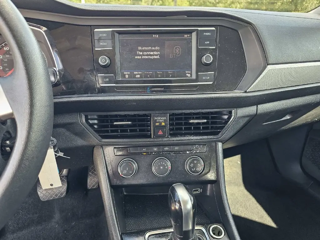 2019 Volkswagen Jetta - $10,250