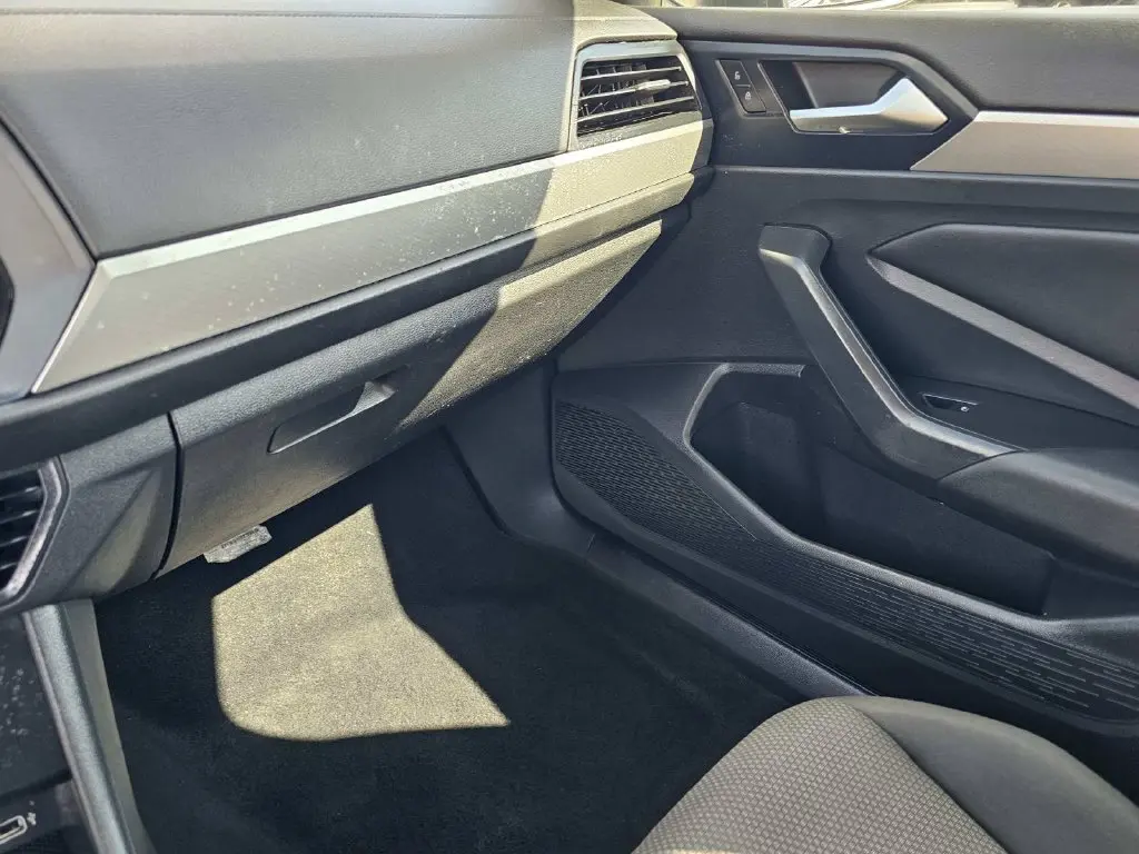 2019 Volkswagen Jetta - $10,250
