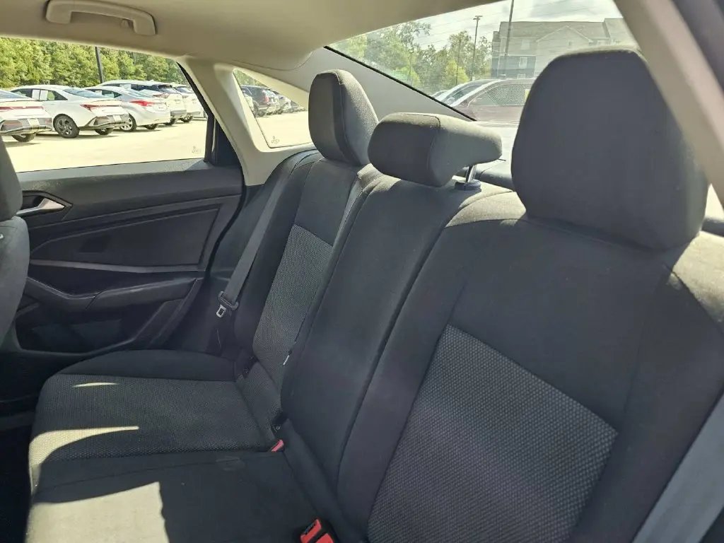 2019 Volkswagen Jetta - $10,250