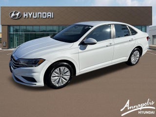 2019 Volkswagen Jetta with Pure White Exterior