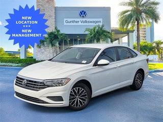 2021 Volkswagen Jetta with Pure White Exterior