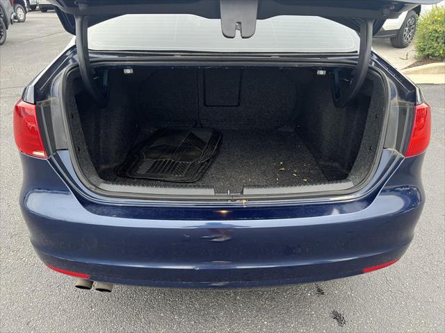 2013 Volkswagen Jetta - $4,494