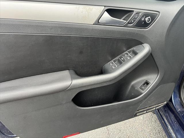 2013 Volkswagen Jetta - $4,494