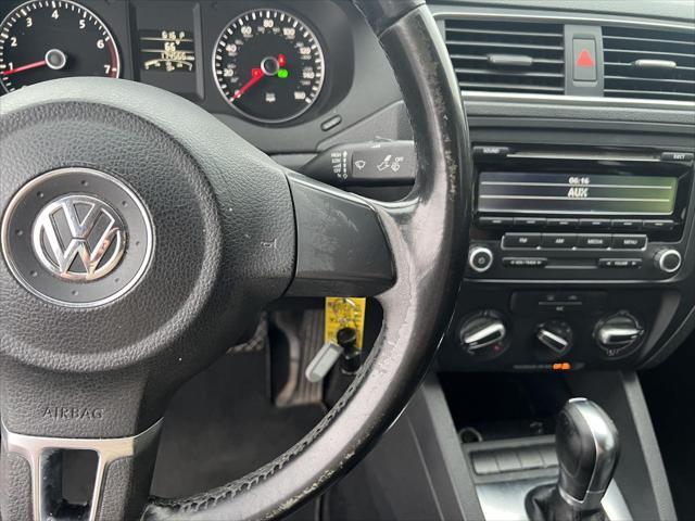 2013 Volkswagen Jetta - $4,494
