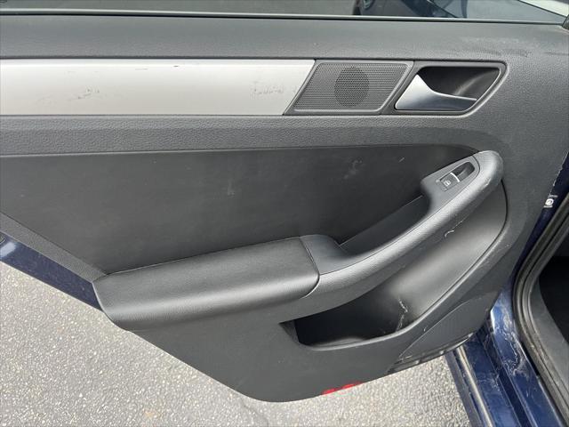 2013 Volkswagen Jetta - $4,494
