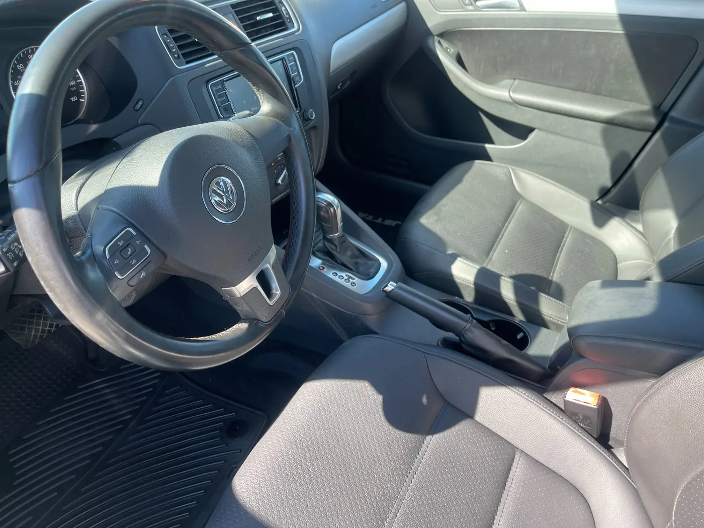2013 Volkswagen Jetta - $9,788