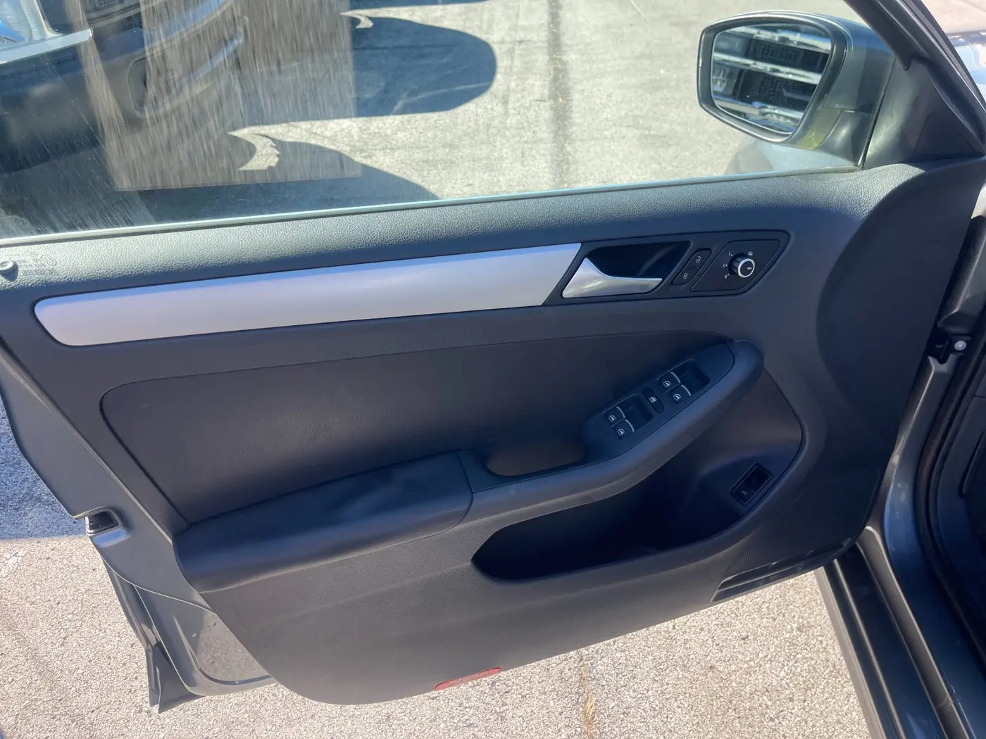 2013 Volkswagen Jetta - $9,788