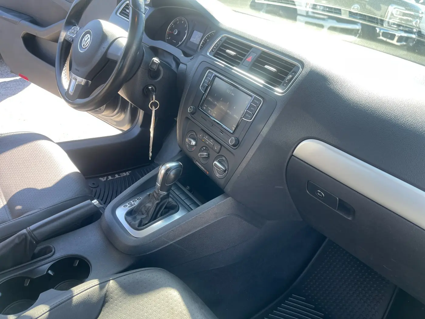 2013 Volkswagen Jetta - $9,788