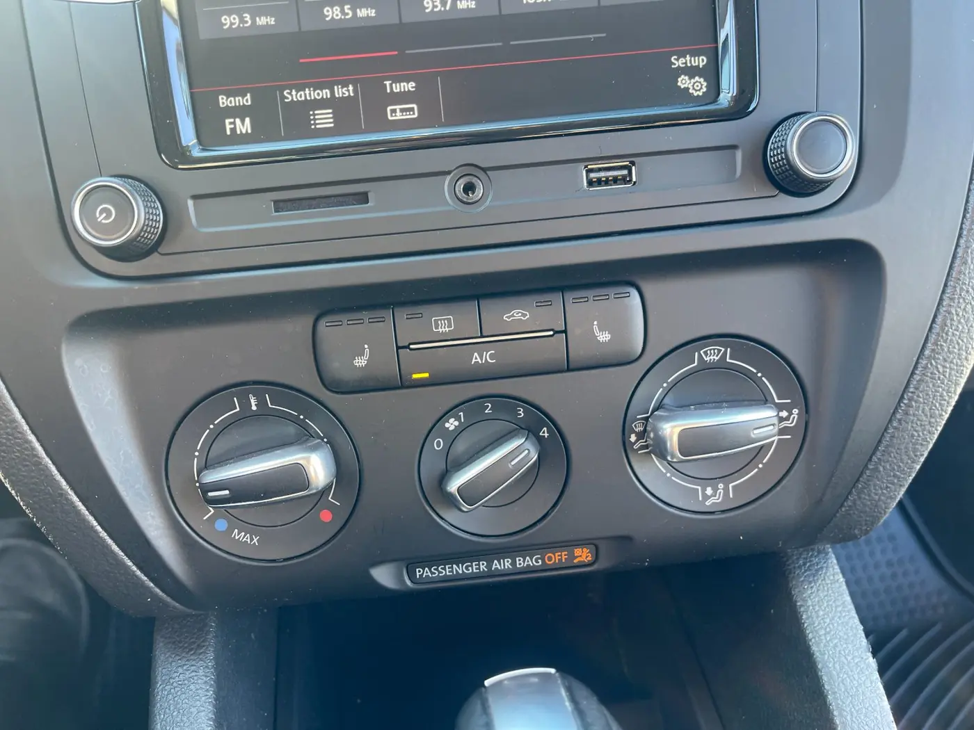 2013 Volkswagen Jetta - $9,788