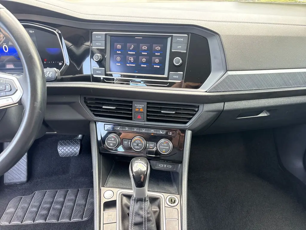 2024 Volkswagen Jetta - $17,800