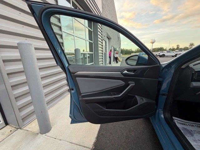 2025 Volkswagen Jetta - $17,100