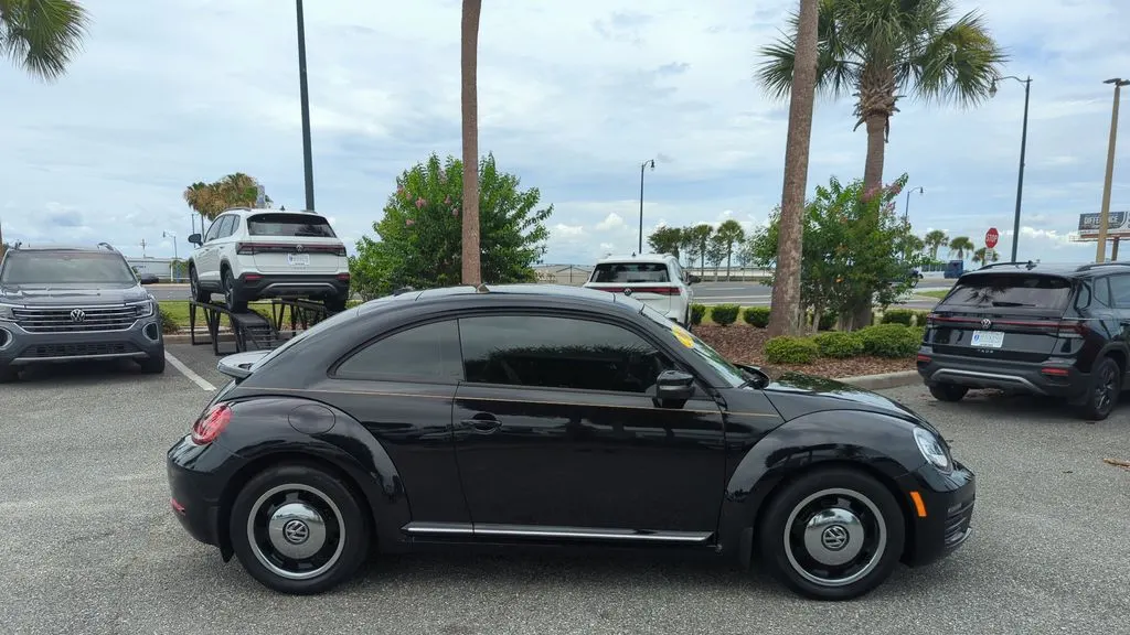 2018 Volkswagen Beetle 2.0T Coast