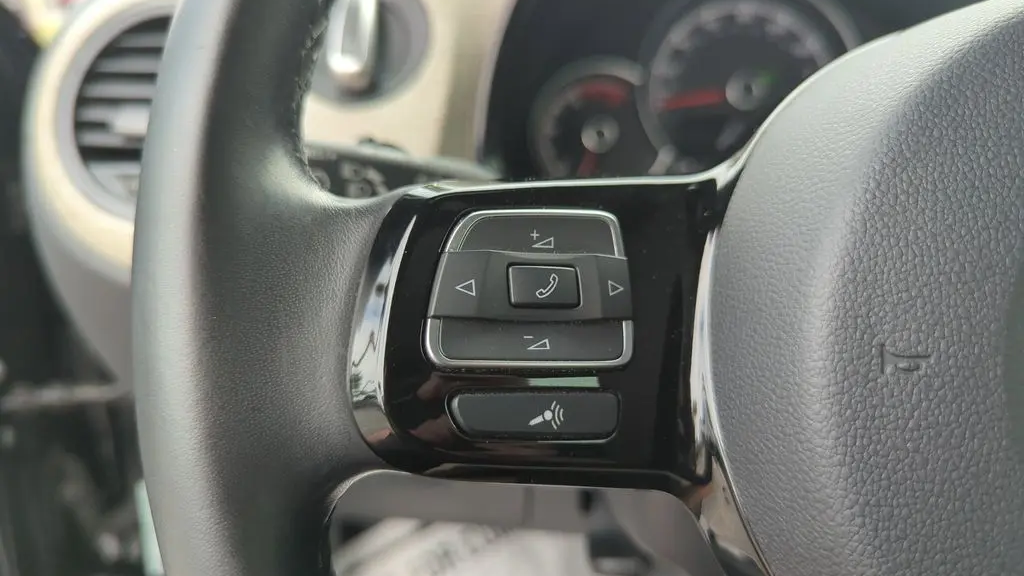 2018 Volkswagen Beetle 2.0T Coast