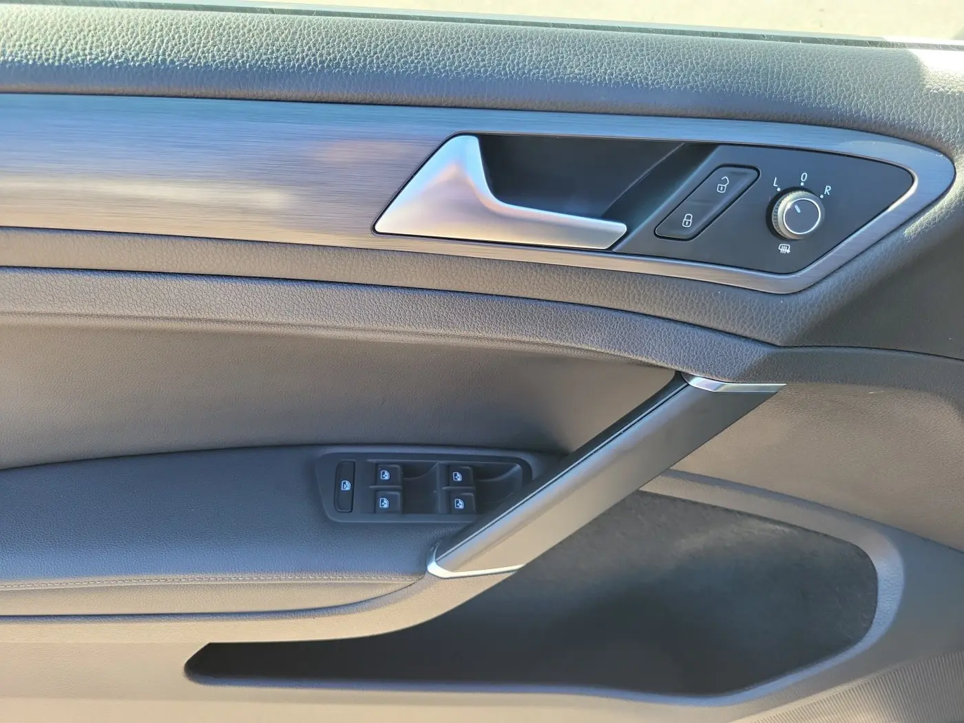 2020 Volkswagen Golf - $14,990