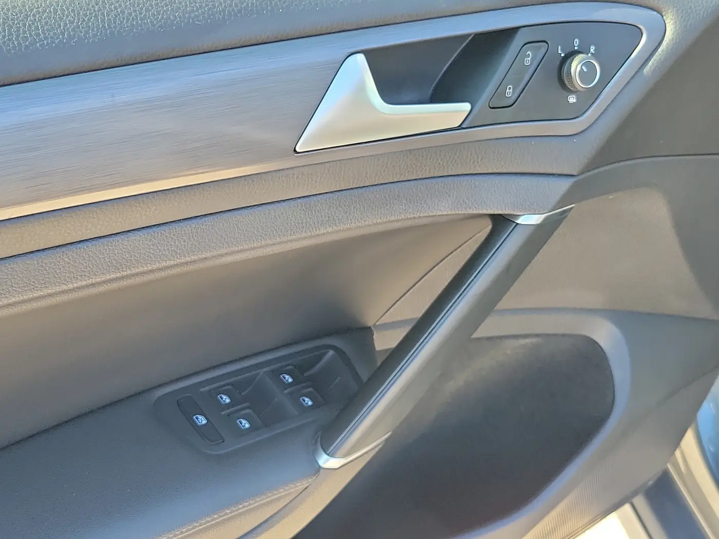 2020 Volkswagen Golf - $14,990