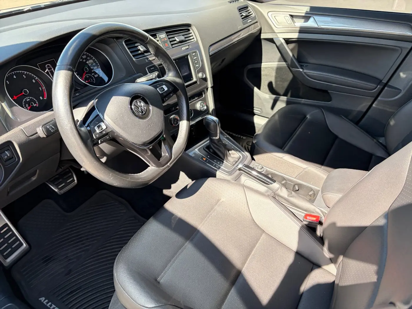 2017 Volkswagen Golf - $13,900
