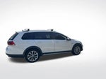 2017 Golf Alltrack Thumbnail 3