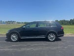 2017 Golf Alltrack Thumbnail 2