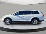 2017 Golf Alltrack Thumbnail 2