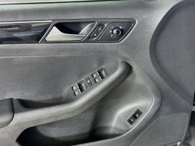 2017 Volkswagen Jetta - $7,000