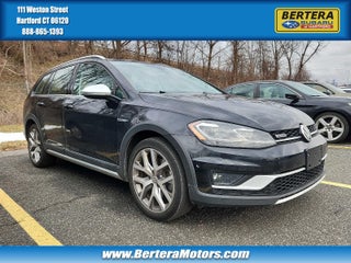 2019 Volkswagen Golf Alltrack with Deep Black Pearl Exterior