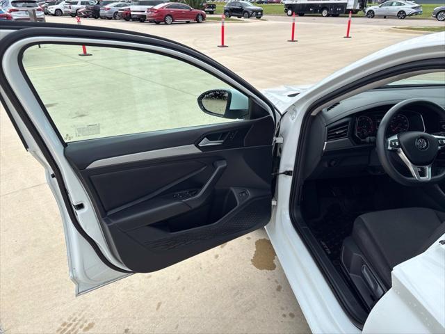 2019 Volkswagen Jetta - $14,200