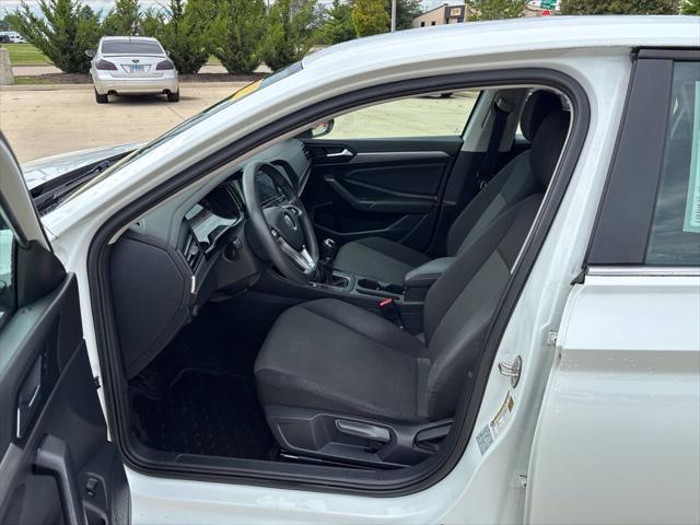 2019 Volkswagen Jetta - $14,200