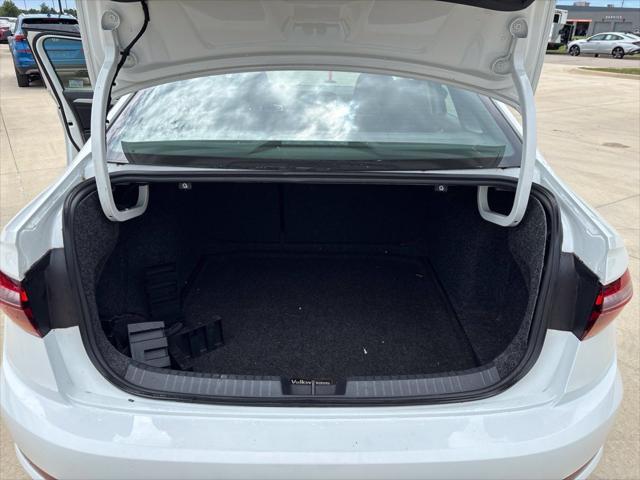 2019 Volkswagen Jetta - $14,200