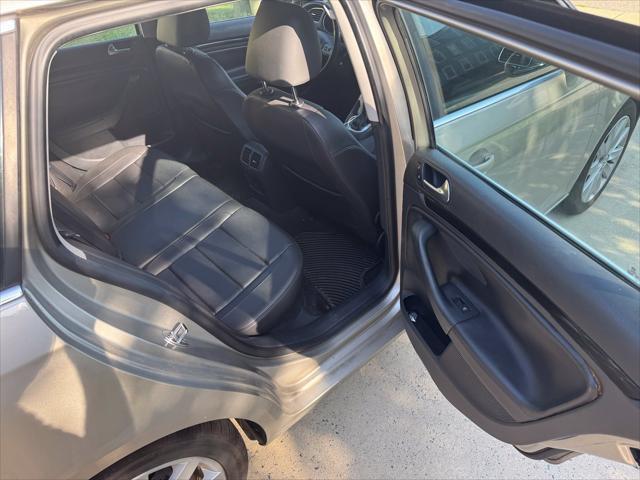 2013 Volkswagen Jetta - $9,470