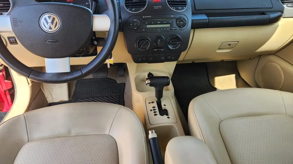 2009 Volkswagen New Beetle Base