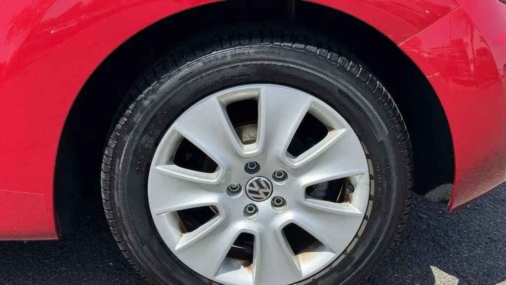 2009 Volkswagen New Beetle Base