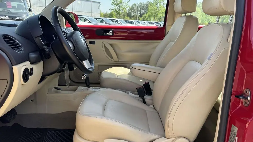 2009 Volkswagen New Beetle Base