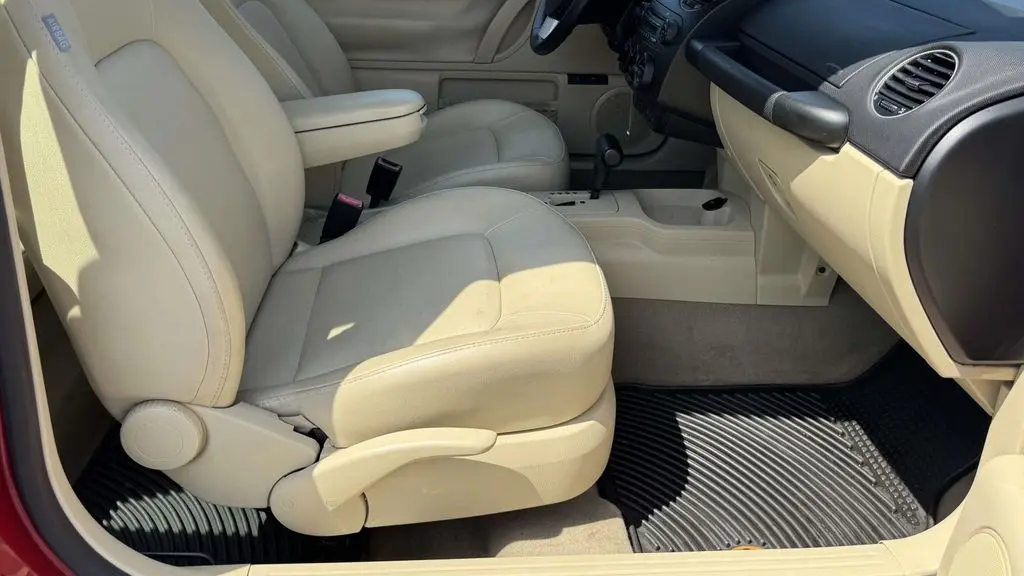 2009 Volkswagen New Beetle Base