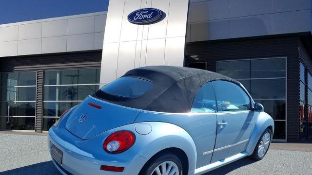 2010 Volkswagen New Beetle Convertible Final Edition