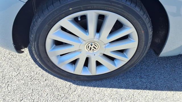 2010 Volkswagen New Beetle Convertible Final Edition