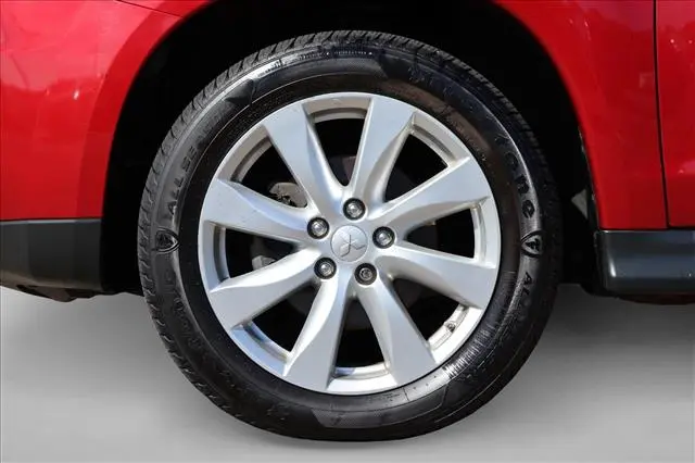 2014 Mitsubishi Outlander - $9,517