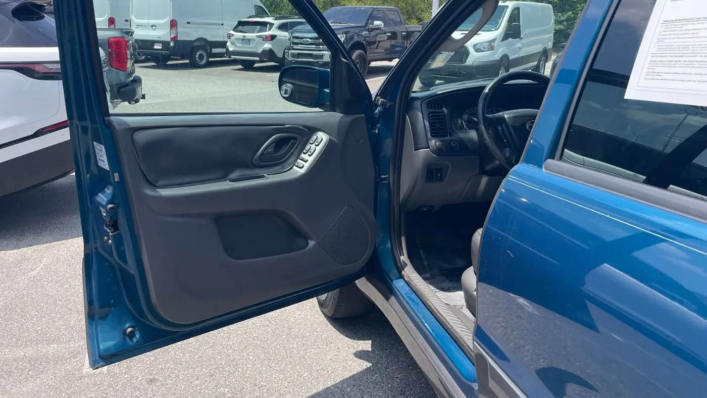 2005 Mazda Tribute s
