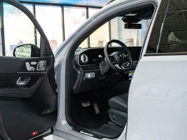 2027 Mercedes-Benz GLS - $105,212