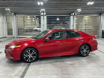 2019 Toyota Camry SE 4DR Sedan