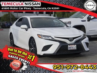 2018 Toyota Camry with Super White Exterior