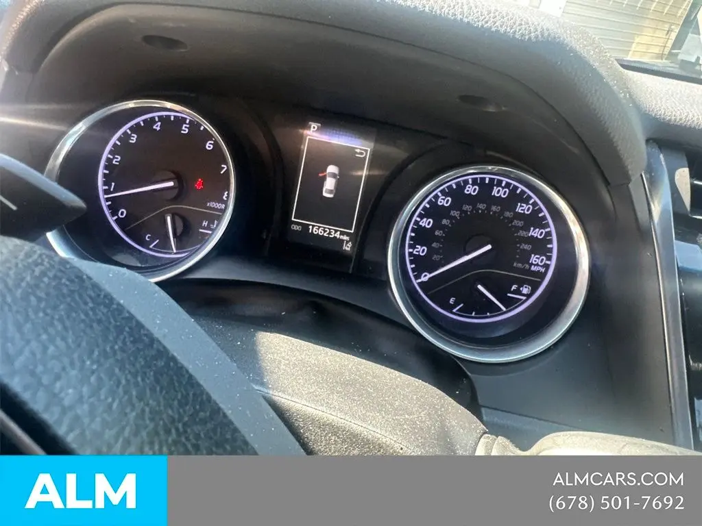 2018 Toyota Camry SE — photo 1 of 12