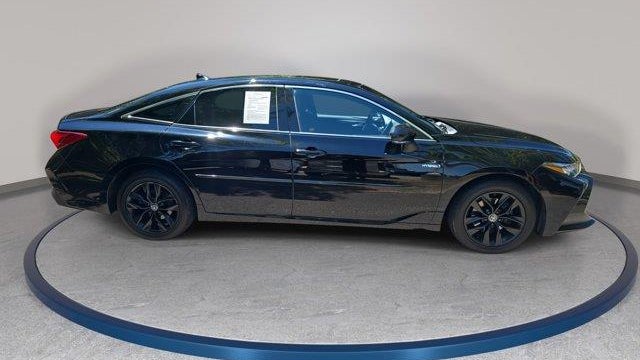 2019 Toyota Avalon Hybrid XLE