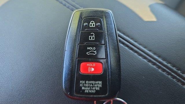 2019 Toyota Avalon Hybrid XLE
