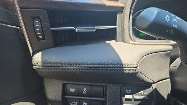 2019 Toyota Avalon Hybrid XLE