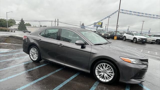 2018 Toyota Camry Hybrid SE