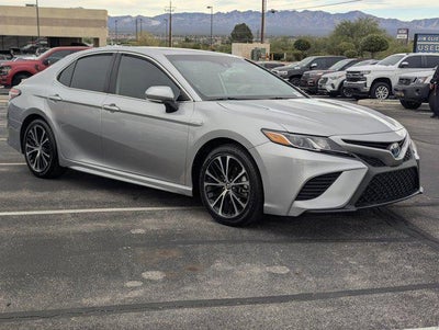 2019 Toyota Camry Hybrid SE 4DR Sedan