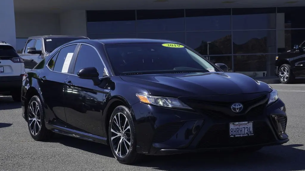 2019 Toyota Camry Hybrid SE