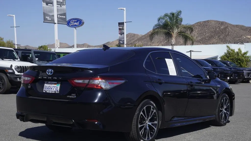 2019 Toyota Camry Hybrid SE