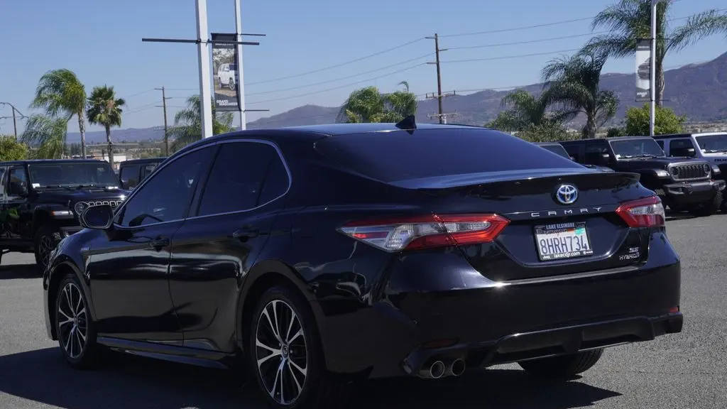 2019 Toyota Camry Hybrid SE