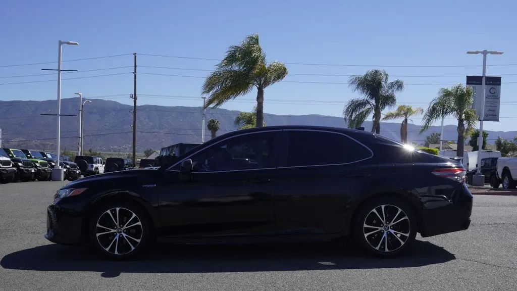2019 Toyota Camry Hybrid SE